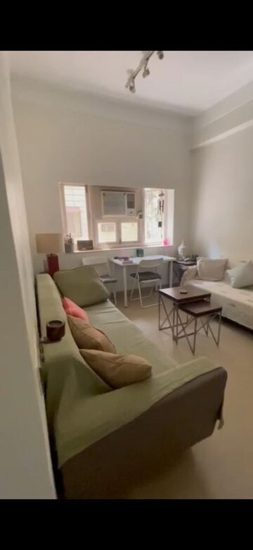 1 BHK Apartment For Rent in Khar West