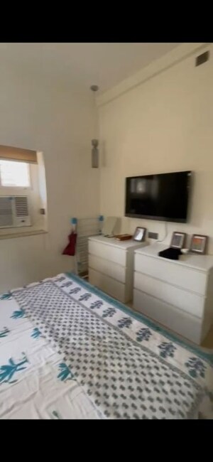 Bedroom in 1 BHK Apartment at Khar West – for Rent