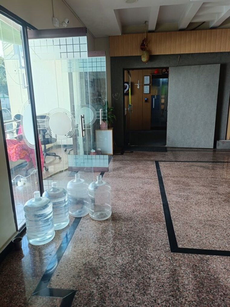  Parking, lahari-jublee-hills Commercial Office Space 3200 Sq.Ft. In Jubilee Hills Hyderabad 9810035