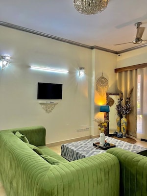 Bedroom in 2 BHK Apartment at Saket – for Rent