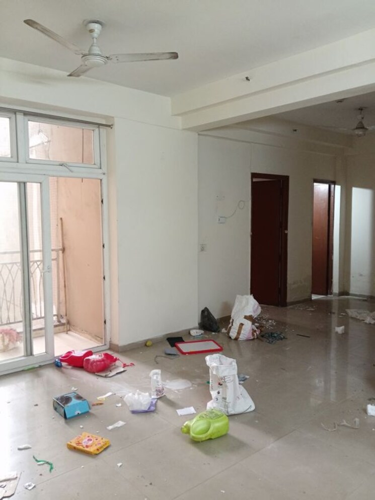 Living Room, mahagun-mywoods 3 Bedroom 1545 Sq.Ft. Apartment In Sector 16c Greater Noida Greater Noida 9810052