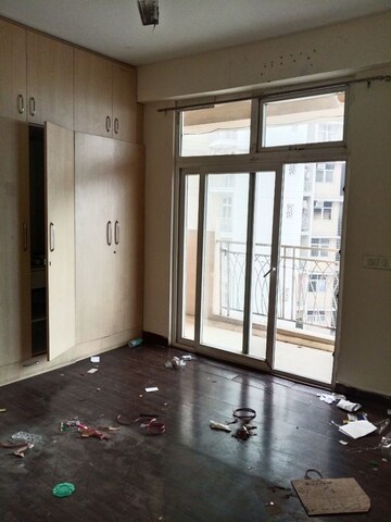 Room in 3 BHK Apartment at Mahagun Mywoods, Sector 16c Greater Noida – for Rent