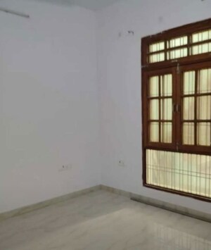 Room in 3 BHK Apartment at Butler Colony – for Rent