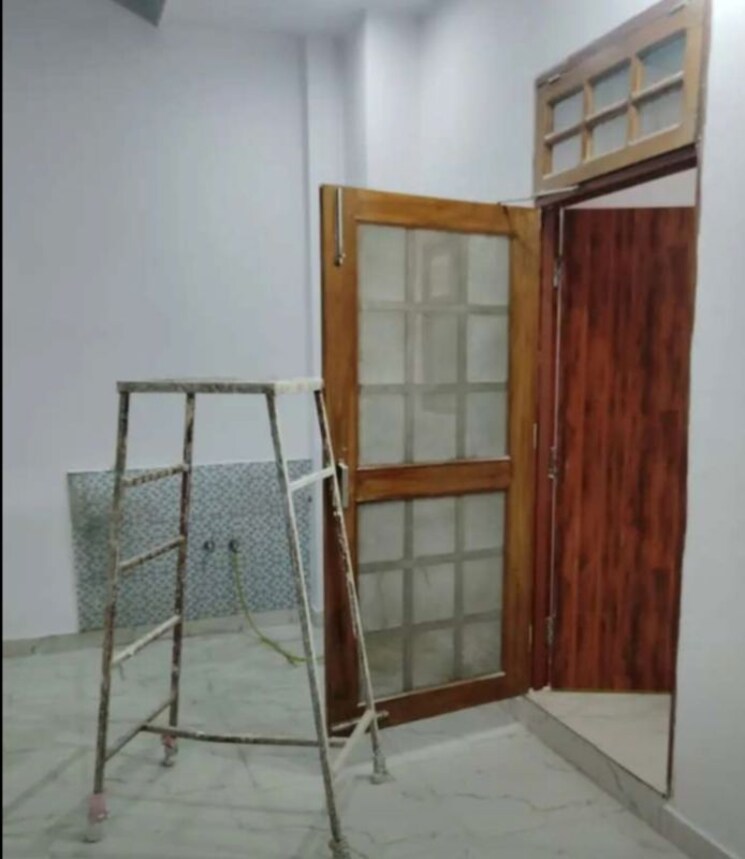 Room, butler colony 3 Bedroom 1400 Sq.Ft. Apartment In Butler Colony Lucknow 9810057