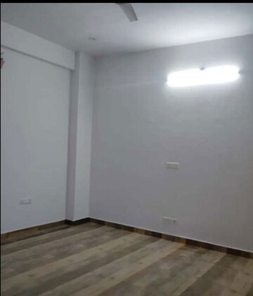 Room in 3 BHK Apartment at Butler Colony – for Rent