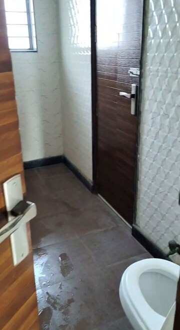 Bathroom in 3.5 BHK Builder Floor at Jadhunath Enclave, Sector 29 – for Rent