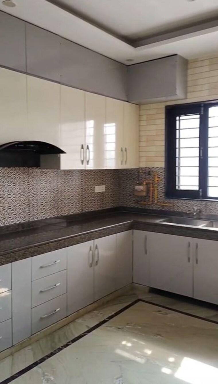 Kitchen, jadhunath-enclave 3.5 Bedroom 350 Sq.Ft. Builder Floor In Sector 29 Faridabad 9810082