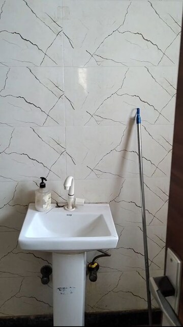 Bathroom in 3.5 BHK Builder Floor at Jadhunath Enclave, Sector 29 – for Rent