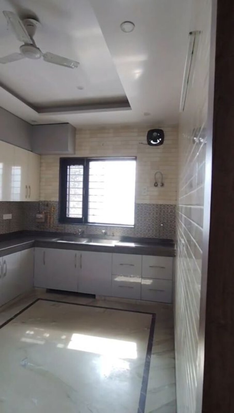 Kitchen, jadhunath-enclave 3.5 Bedroom 350 Sq.Ft. Builder Floor In Sector 29 Faridabad 9810082
