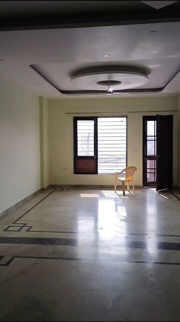 Room in 3.5 BHK Builder Floor at Jadhunath Enclave, Sector 29 – for Rent