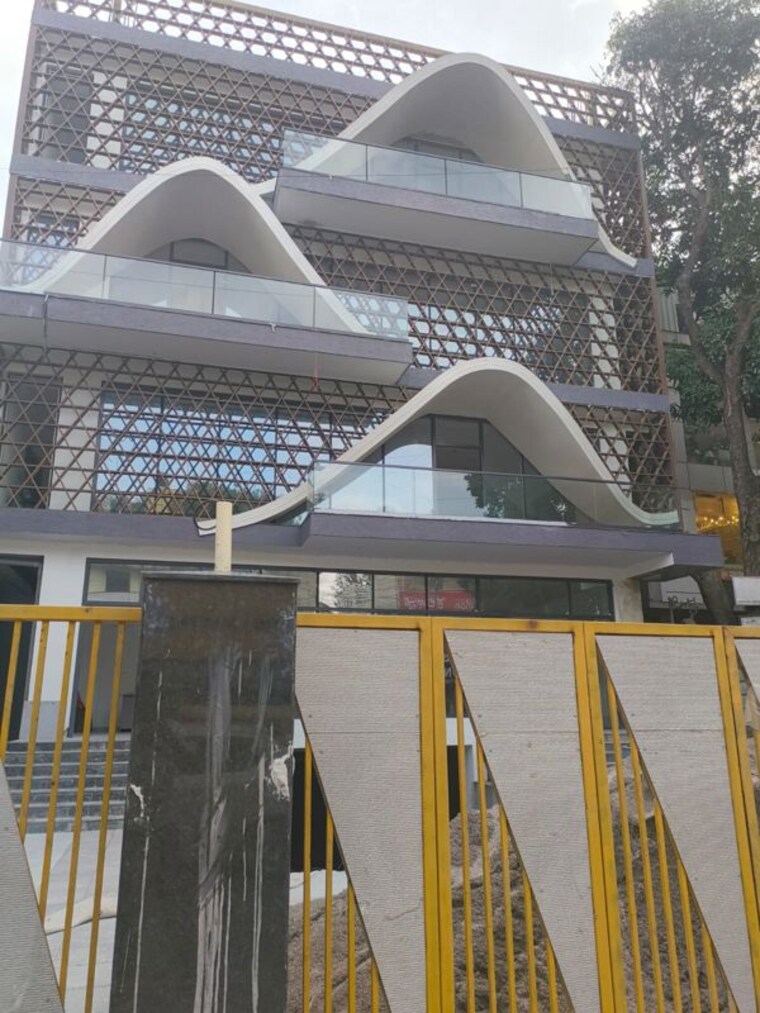 Exterior View, mahatma gandhi road Commercial Showroom 33000 Sq.Ft. In Mahatma Gandhi Road Bangalore 9810110
