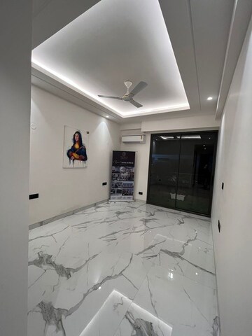 Room in 3 BHK Apartment at Anant Raj Ashok Estate, Sector 63a – for Rent