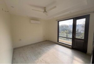 Room in 4 BHK Builder Floor at Saket – for Rent