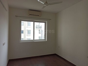 Room in 2 BHK Apartment at Emaar The Palm Drive-Palm Studios, Sector 66 – for Rent