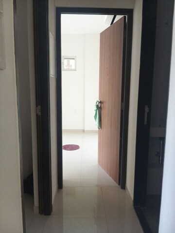 Room in 1 BHK Apartment at Lodha Amara, Kolshet Road – for Rent