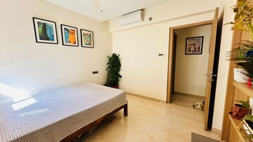 Room in 4 BHK Apartment at Lodha Sterling, Kolshet Road – for Sale