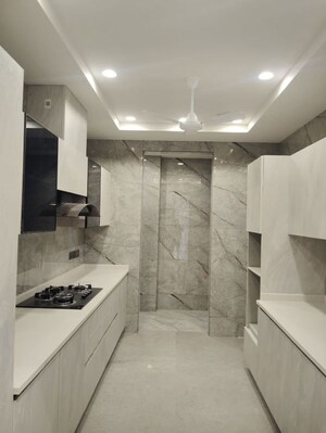 Building Lobby in 4 BHK Builder Floor at Safdarjung Enclave – for Rent