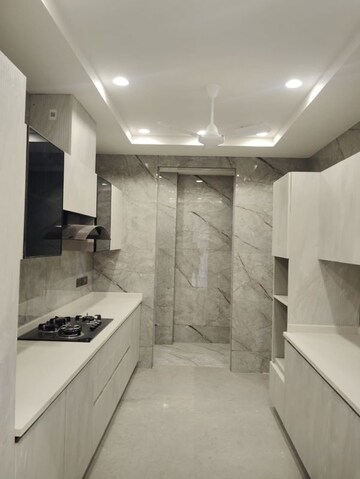 Building Lobby in 4 BHK Builder Floor at Safdarjung Enclave – for Rent