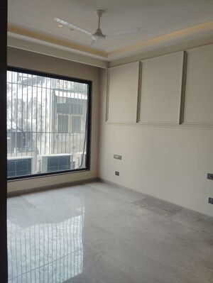 Room in 4 BHK Builder Floor at Safdarjung Enclave – for Rent