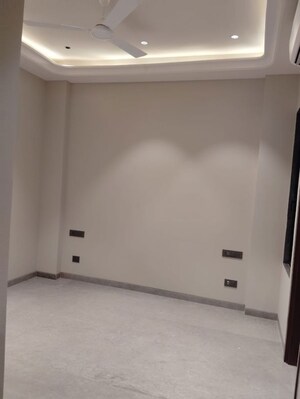 Room in 4 BHK Builder Floor at Safdarjung Enclave – for Rent