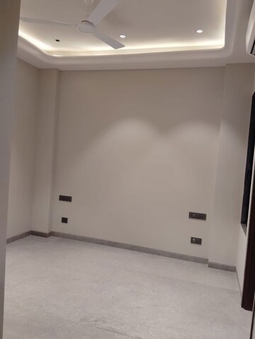 Room in 4 BHK Builder Floor at Safdarjung Enclave – for Rent