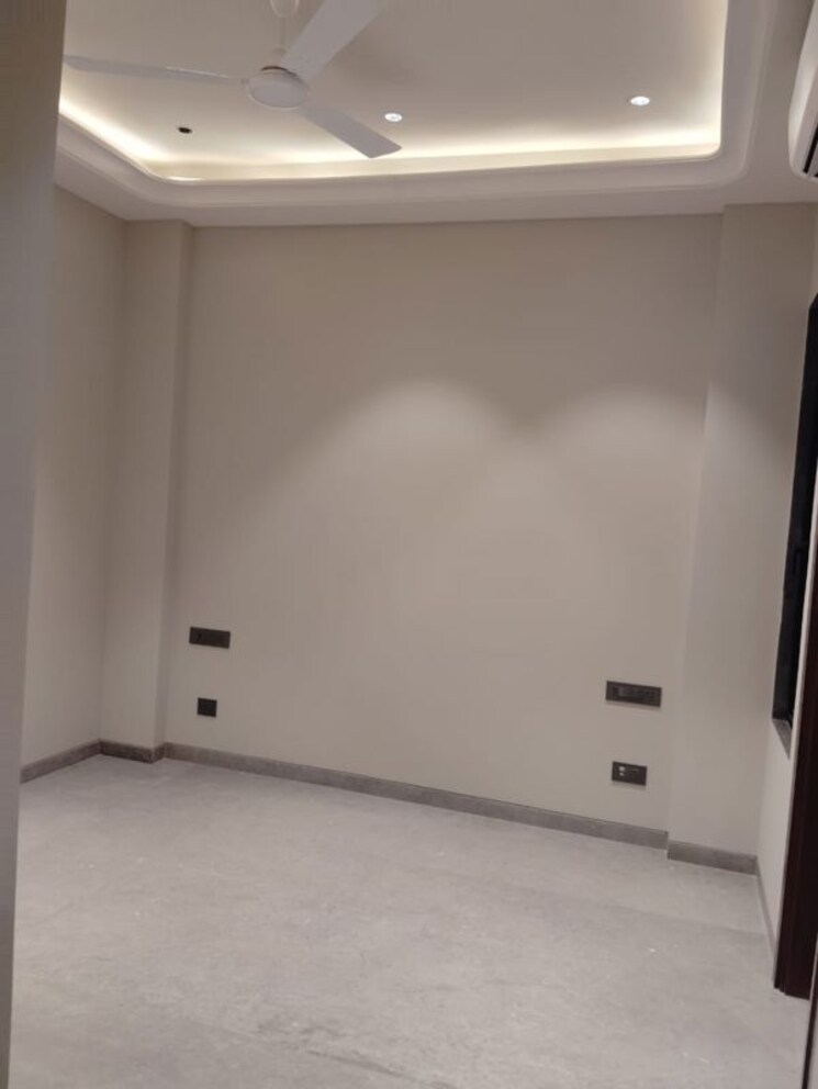 Room, safdarjung enclave 4 Bedroom 2200 Sq.Ft. Builder Floor In Safdarjung Enclave Delhi 9810193