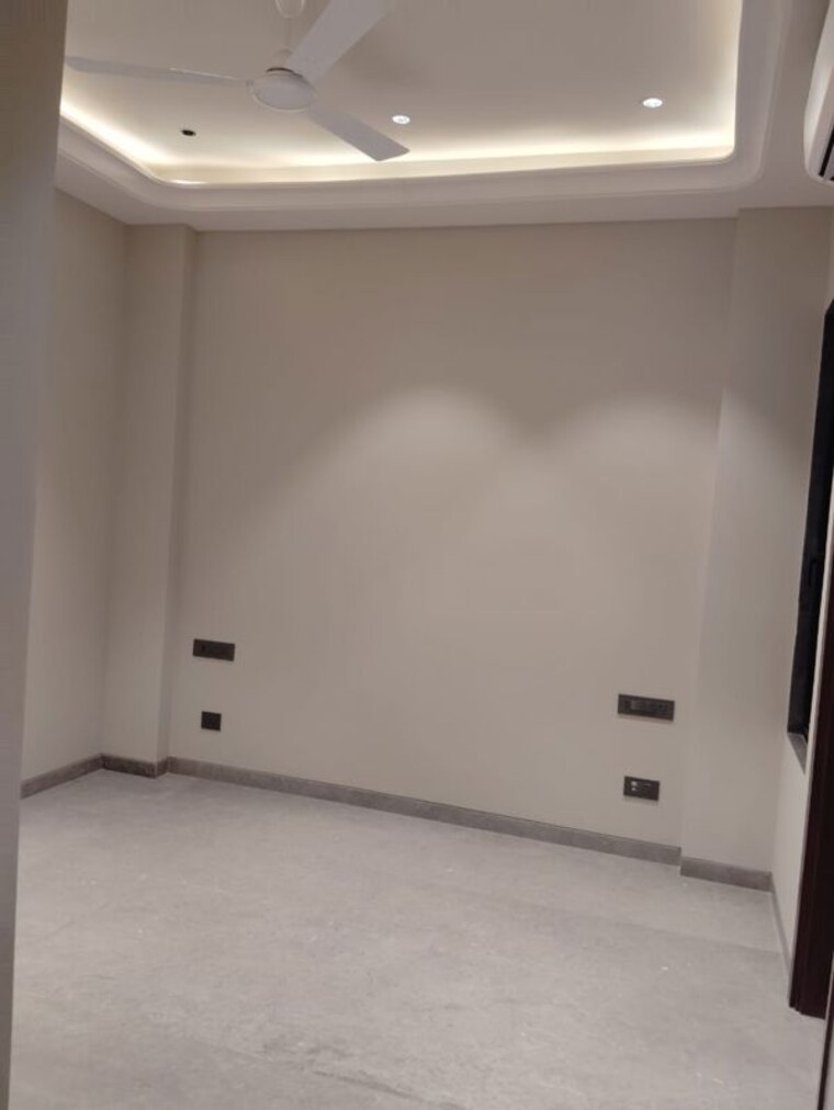 Room, safdarjung enclave 4 Bedroom 2200 Sq.Ft. Builder Floor In Safdarjung Enclave Delhi 9810193