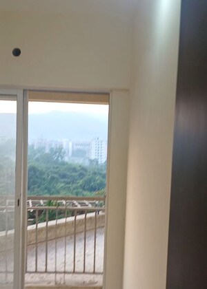 Room in 2 BHK Apartment at Bharat Ecovistas, Shilphata – for Rent