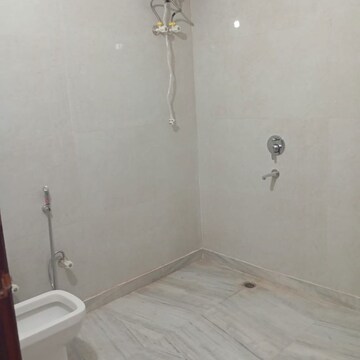 Bathroom in 3 BHK Builder Floor at BPTP Parkland Pride Phase 2, Sector 77 – for Sale