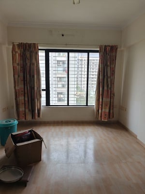 Room in 2 BHK Apartment at Lucky House, Chembur – for Rent