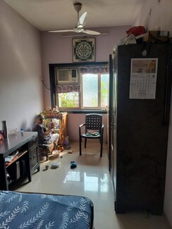 2 BHK + Pooja Room Apartment For Rent in Khar West