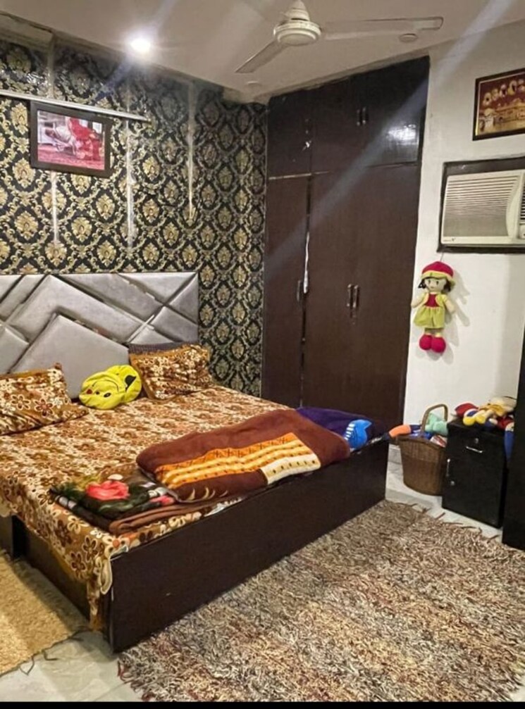 Bedroom, chittaranjan park 4 Bedroom 1440 Sq.Ft. Builder Floor In Chittaranjan Park Delhi 9810275