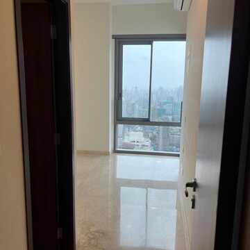 Room in 3 BHK Apartment at Piramal Mahalaxmi, Arthur rd – for Rent