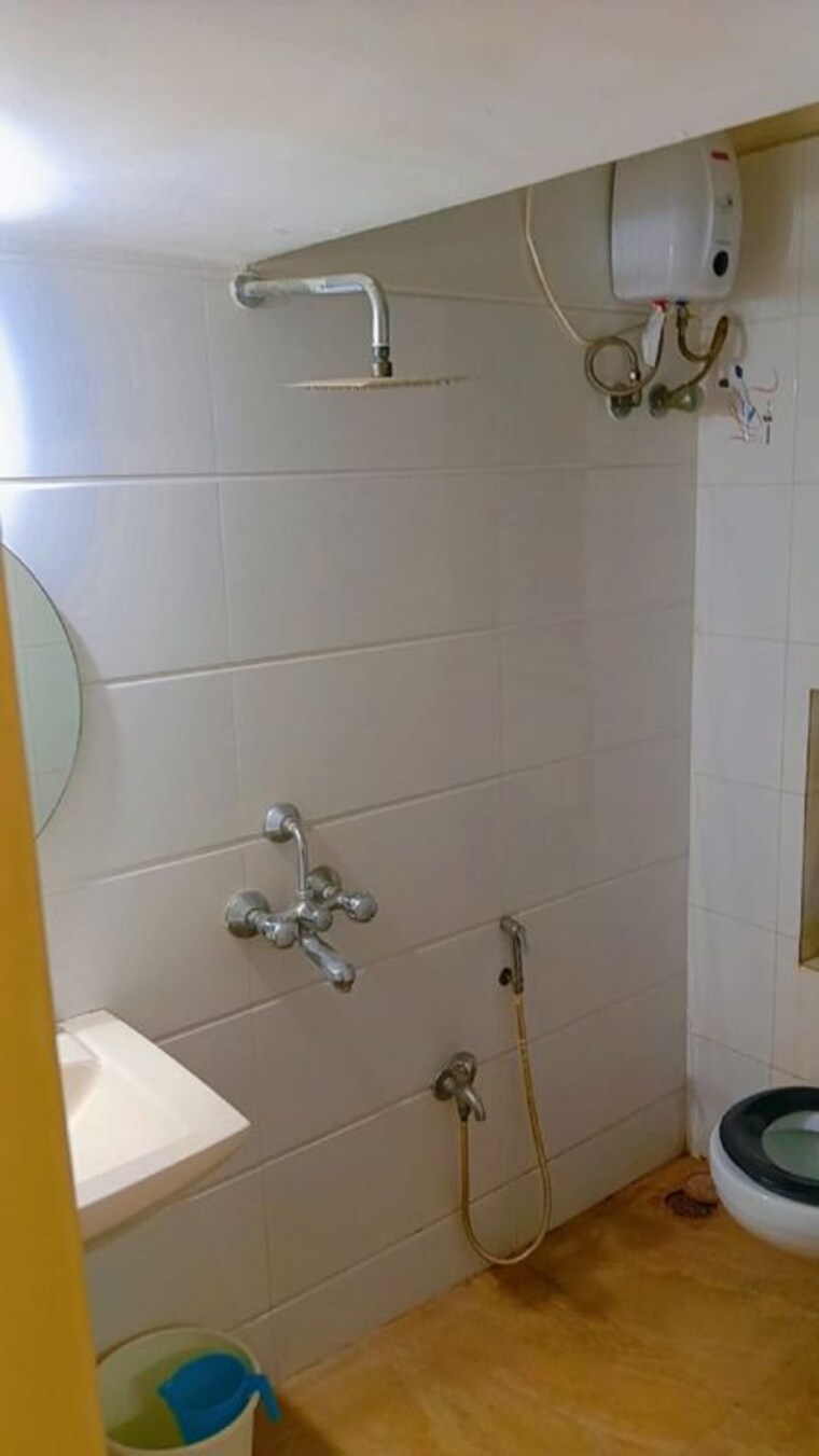 Bathroom, khar west 2 Bedroom 700 Sq.Ft. Apartment In Khar West Mumbai 9810316