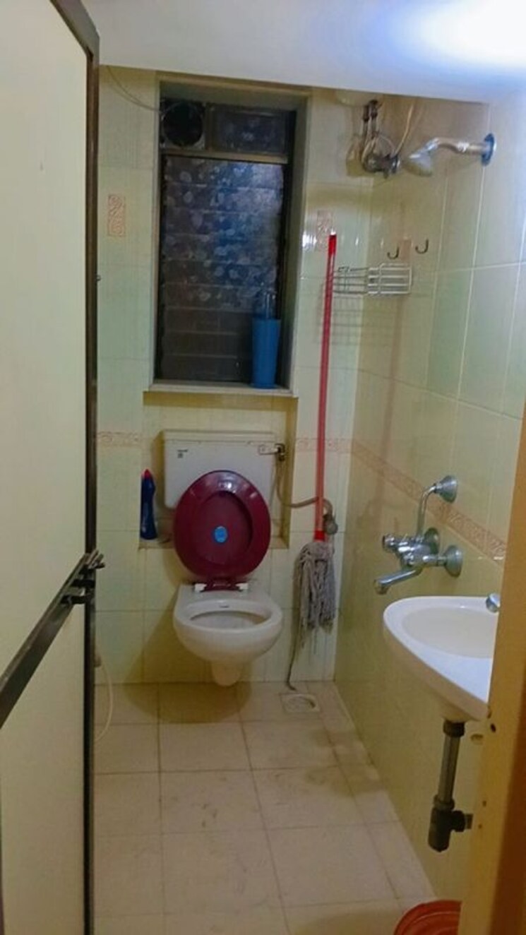 Bathroom, khar west 2 Bedroom 700 Sq.Ft. Apartment In Khar West Mumbai 9810316