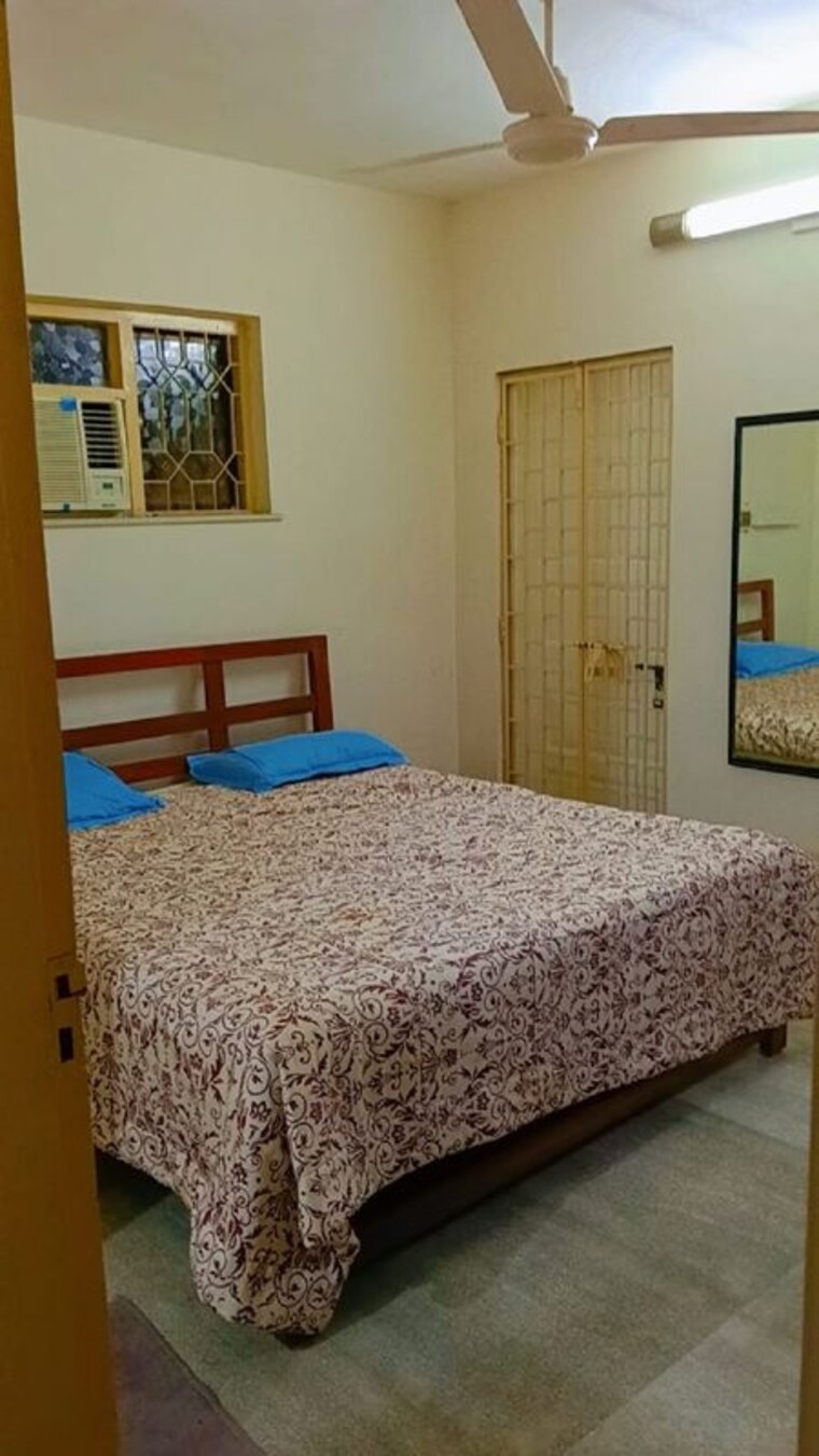 Bedroom, khar west 2 Bedroom 700 Sq.Ft. Apartment In Khar West Mumbai 9810316