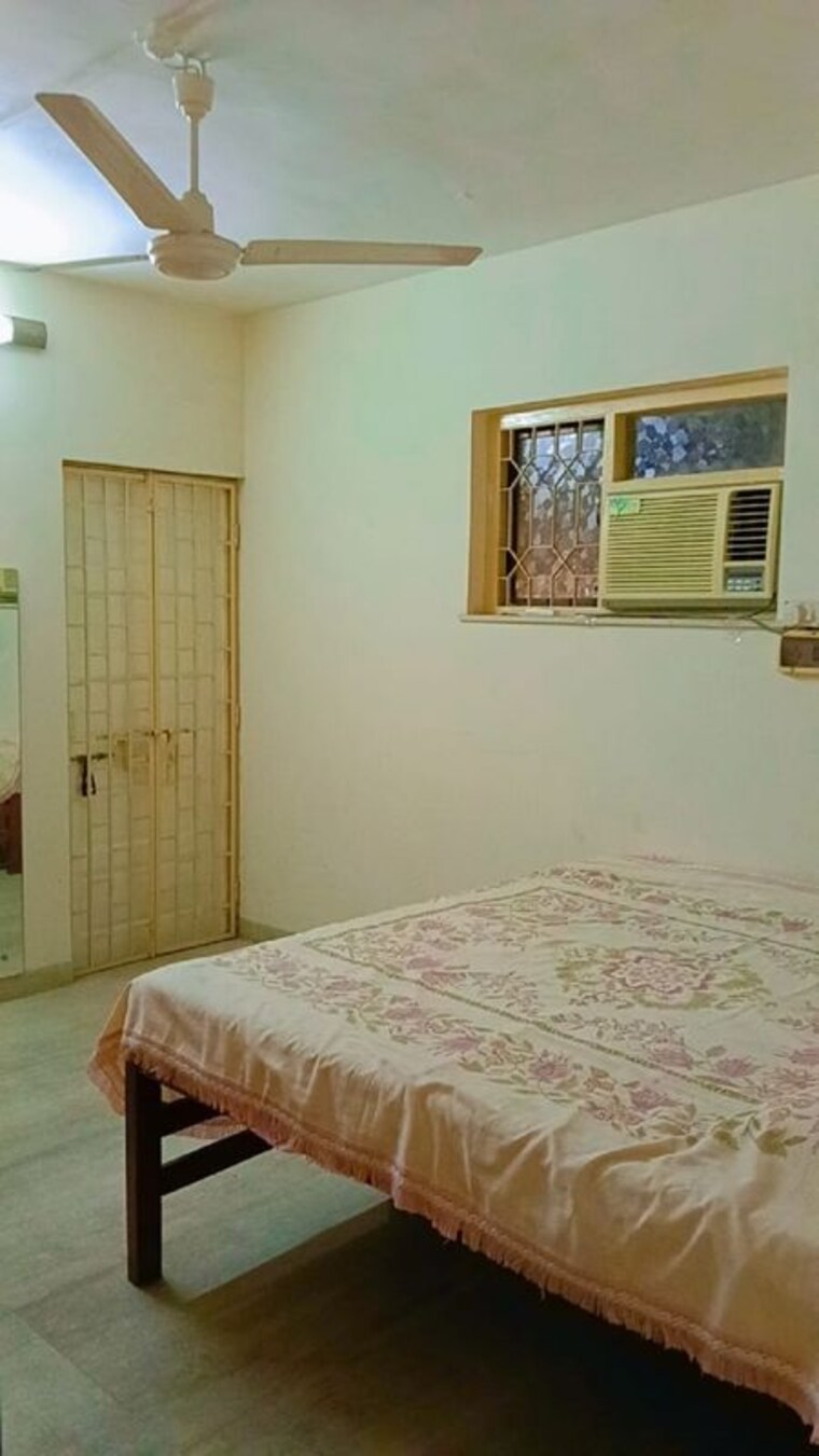 Bedroom, khar west 2 Bedroom 700 Sq.Ft. Apartment In Khar West Mumbai 9810316