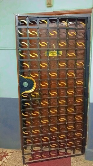  2 BHK Apartment at Khar West – for Rent