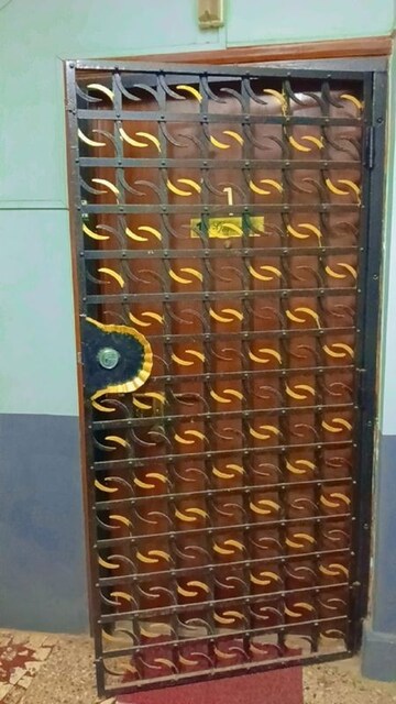  2 BHK Apartment at Khar West – for Rent