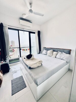 Team Area in 5 BHK Apartment at Oberoi Springs, Andheri West – for Rent