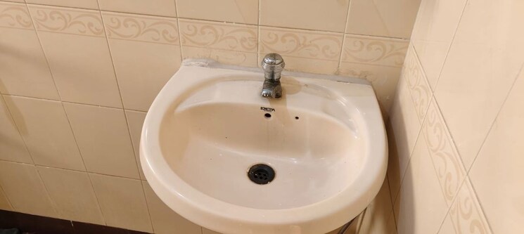 Bathroom, abrol-house 2 Bedroom 700 Sq.Ft. Apartment In Malad West Mumbai 9810351