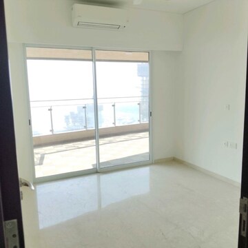 Room in 3 BHK Apartment at Lokhandwala Minerva Mahalaxmi, Arthur rd – for Rent