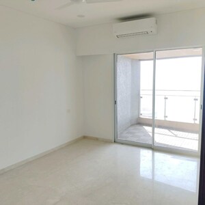 Room in 3 BHK Apartment at Lokhandwala Minerva Mahalaxmi, Arthur rd – for Rent