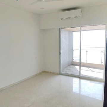 Room in 3 BHK Apartment at Lokhandwala Minerva Mahalaxmi, Arthur rd – for Rent