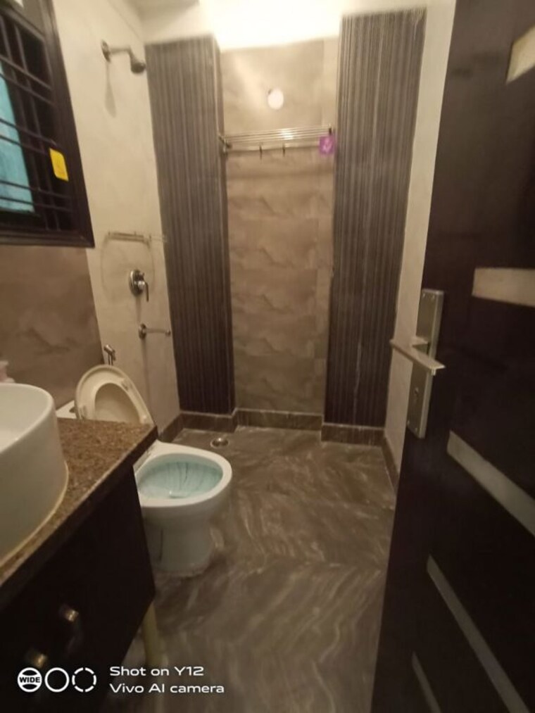 Bathroom, chittaranjan park 3 Bedroom 160 Sq.Yd. Builder Floor In Chittaranjan Park Delhi 9810373