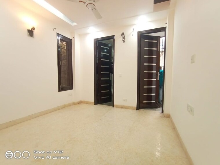 Room, chittaranjan park 3 Bedroom 160 Sq.Yd. Builder Floor In Chittaranjan Park Delhi 9810373