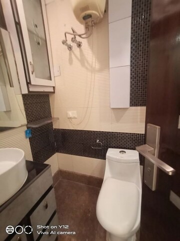 Team Area in 3 BHK Builder Floor at Chittaranjan Park – for Sale