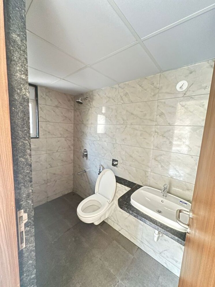 Bathroom, pride-purple-park-titan 3 Bedroom 1000 Sq.Ft. Apartment In Hinjewadi Pune 9810369