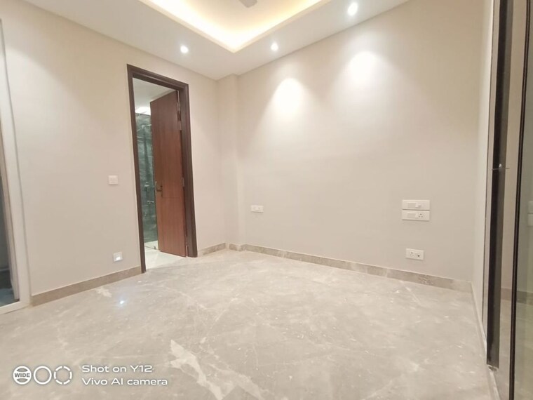Room, chittaranjan park 3 Bedroom 125 Sq.Yd. Builder Floor In Chittaranjan Park Delhi 9810383