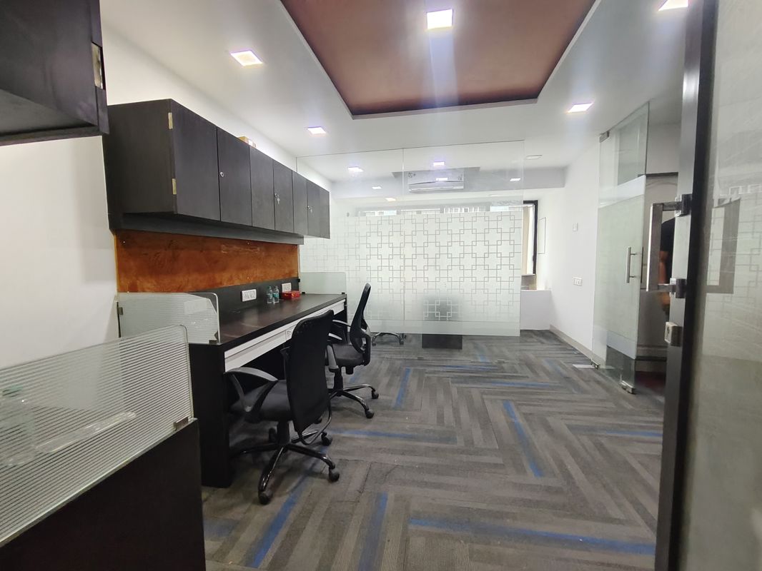 Office Space For Rent in Kemp Plaza